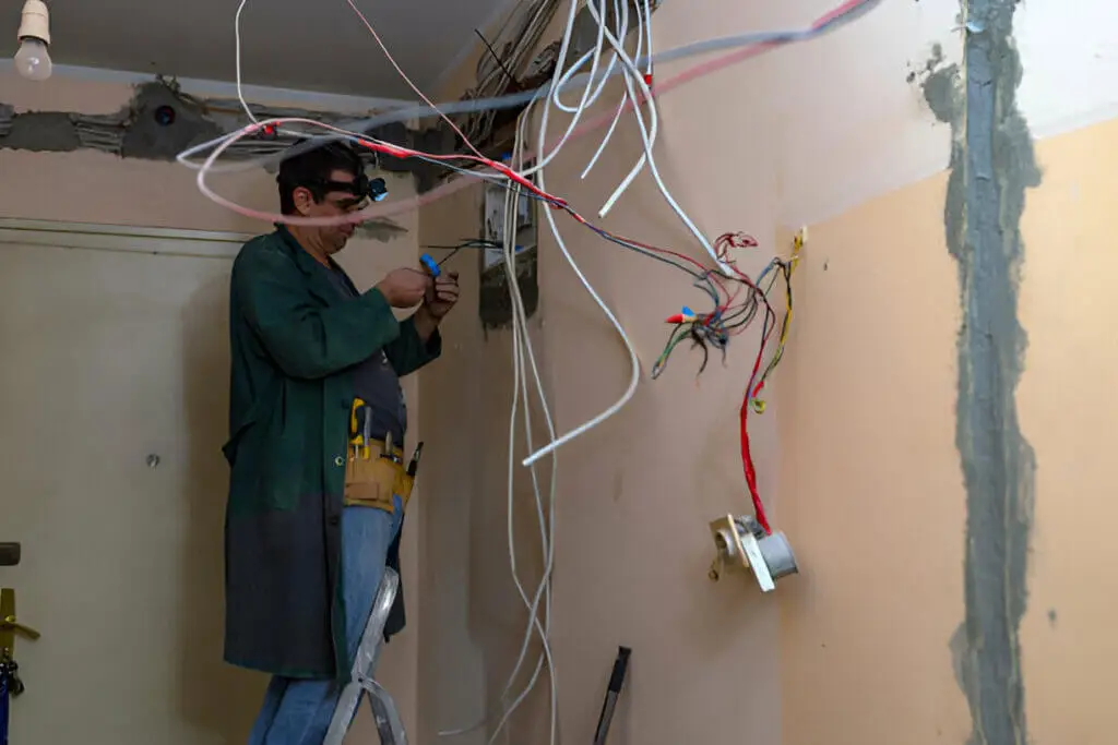 Licensed commercial electrician servicing all five boroughs of NYC – Manhattan, Brooklyn, Queens, Staten Island, and The Bronx